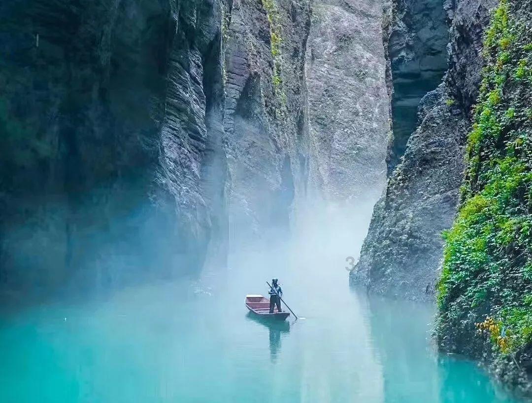 逃离废弃的建筑