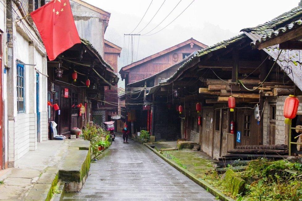 龙地逃生